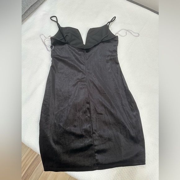 Mini black velvet bodycon - Picture 2 of 4